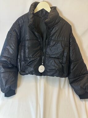 Black Cropped Puffer Jacket - Women